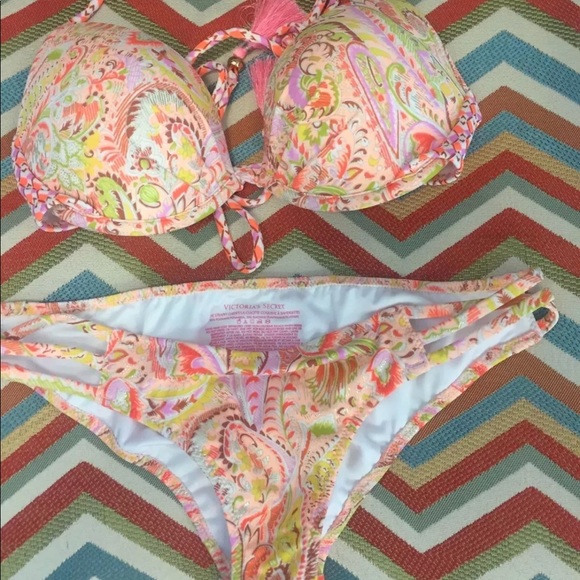 Victoria’s Secret swim push up bikini 32c small - Picture 2 of 5